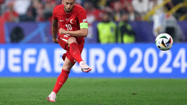 Calhanoglu, dopo la sconfitta niente zona mista. GdS: “Temeva le domande sul futuro” - immagine 1