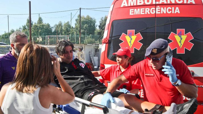 Incredibile in Portogallo: allenatore si rompe una gamba… in panchina - immagine 1