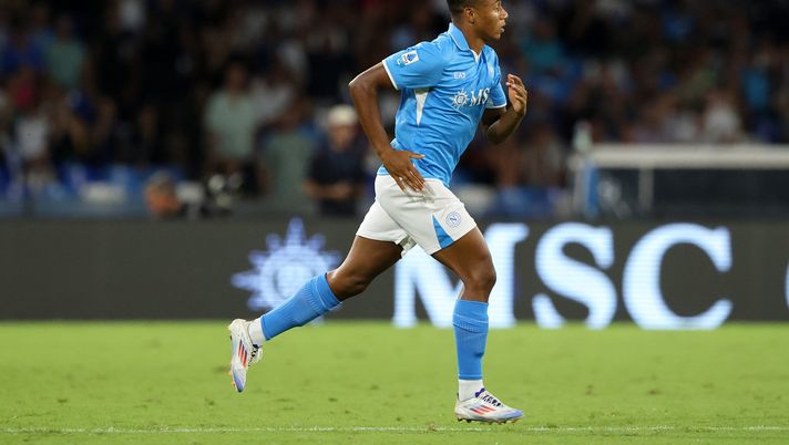 NAPLES, ITALY - AUGUST 25: David Neres of SSC Napoli during the Serie match between Napoli and Bologna at Stadio Diego Armando Maradona on August 25, 2024 in Naples, Italy. (Photo by Francesco Pecoraro/Getty Images) Napoli, brutta disavventura per Neres. Minacciato con una pistola e rapinato - immagine 1