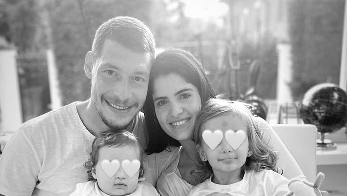 Festa a casa Belotti, c’è il compleanno della moglie: presenti anche alcuni compagni Festa a casa Belotti, c’è il compleanno della moglie: presenti anche alcuni compagni - immagine 1