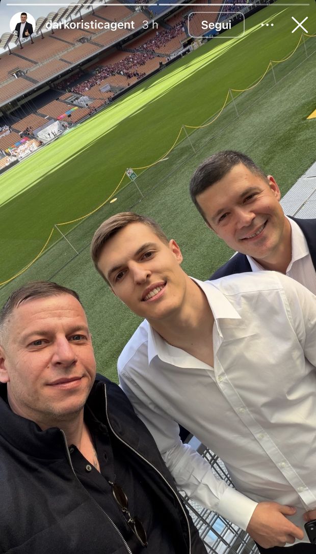 Kostic sul prato di San Siro con il suo agente: i primi scatti del nuovo acquisto del Milan- immagine 2