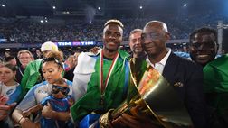 Napoli, ecco Osimhen nei campi nigeriani con la maglia partenopea…