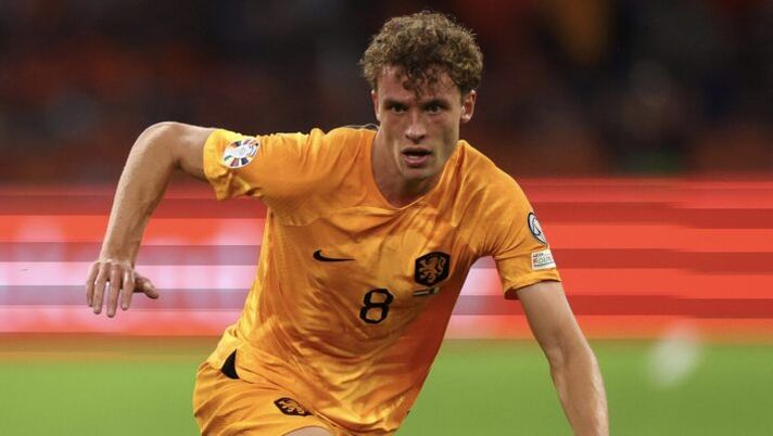 AMSTERDAM, NETHERLANDS - OCTOBER 13: Mats Wieffer of Netherlands in action during the UEFA EURO 2024 European qualifier match between Netherlands and France at Johan Cruijff Arena on October 13, 2023 in Amsterdam, Netherlands. (Photo by Dean Mouhtaropoulos/Getty Images) Moretto: “Milan, contatti con l’entourage di Wieffer: il Feyenoord fissa il prezzo” - immagine 1