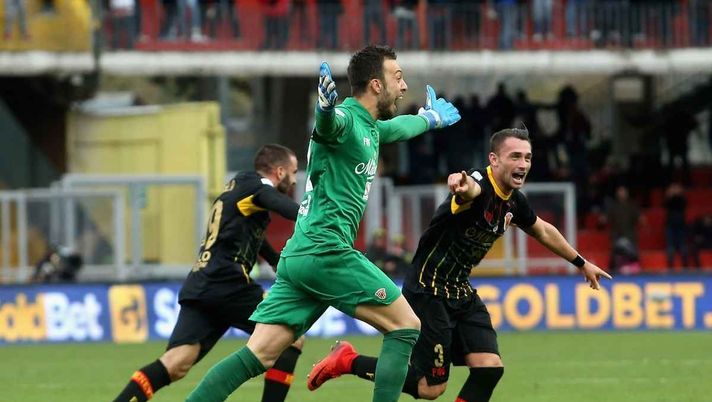 Il portiere Brignoli ricorda il suo gol al Milan: 'Come Aldo in 'Tre uomini e una gamba''