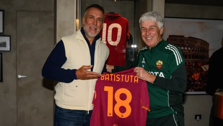 Batistuta torna a Trigoria dopo 23 anni: l’incontro con Gasperini e Ranieri - immagine 1