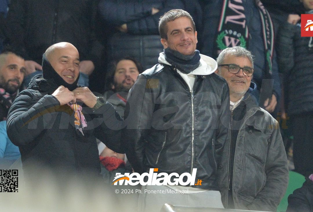 FOTOTIFO Palermo-Bari 3-0, gli scatti ai tifosi al “Renzo Barbera” (GALLERY) - immagine 11