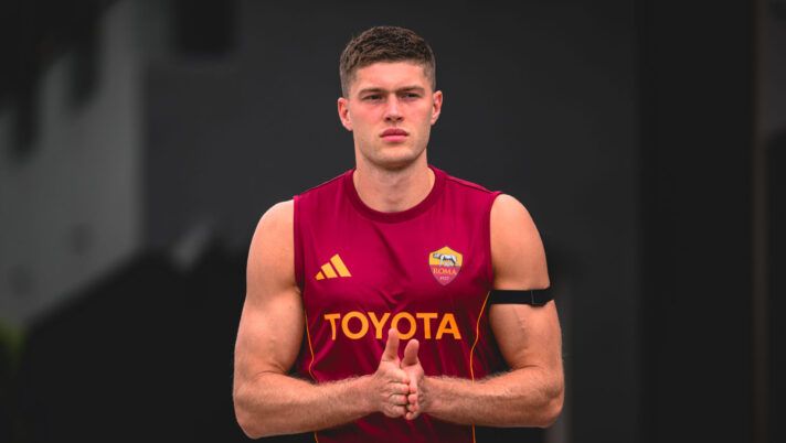 ROME, ITALY - MAY 15: AS Roma player Artem Dovbyk during a training session at Centro Sportivo Fulvio Bernardini on May 15, 2026 in Rome, Italy. (Photo by Luciano Rossi/AS Roma via Getty Images) Dovbyk: “Restare a Roma? Ecco cosa devo capire”. Gasperini fa muro su Svilar, le ultime su Dybala - immagine 1