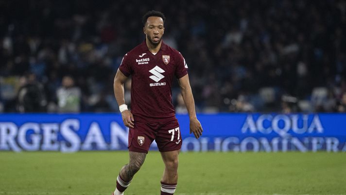 NAPLES, ITALY - MARCH 6: Enzo Ebosse of Torino FC in action during the Serie A match between SSC Napoli and Torino FC at Stadio Diego Armando Maradona on March 6, 2026 in Naples, Italy. (Photo by Stefano Guidi - Torino FC/Torino FC 1906 via Getty Images) Milan-Torino 3-2, i giocatori sui social: “Guardiamo avanti e restiamo concentrati” - immagine 1