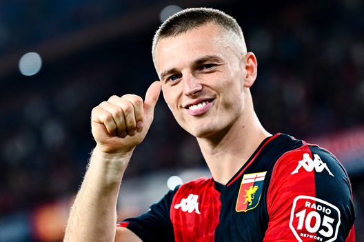 GENOA, ITALY - MAY 24: Albert Gudmundsson of Genoa celebrates after the Serie A TIM match between Genoa CFC and Bologna FC at Stadio Luigi Ferraris on May 24, 2024 in Genoa, Italy. (Photo by Simone Arveda/Getty Images) Gudmundsson