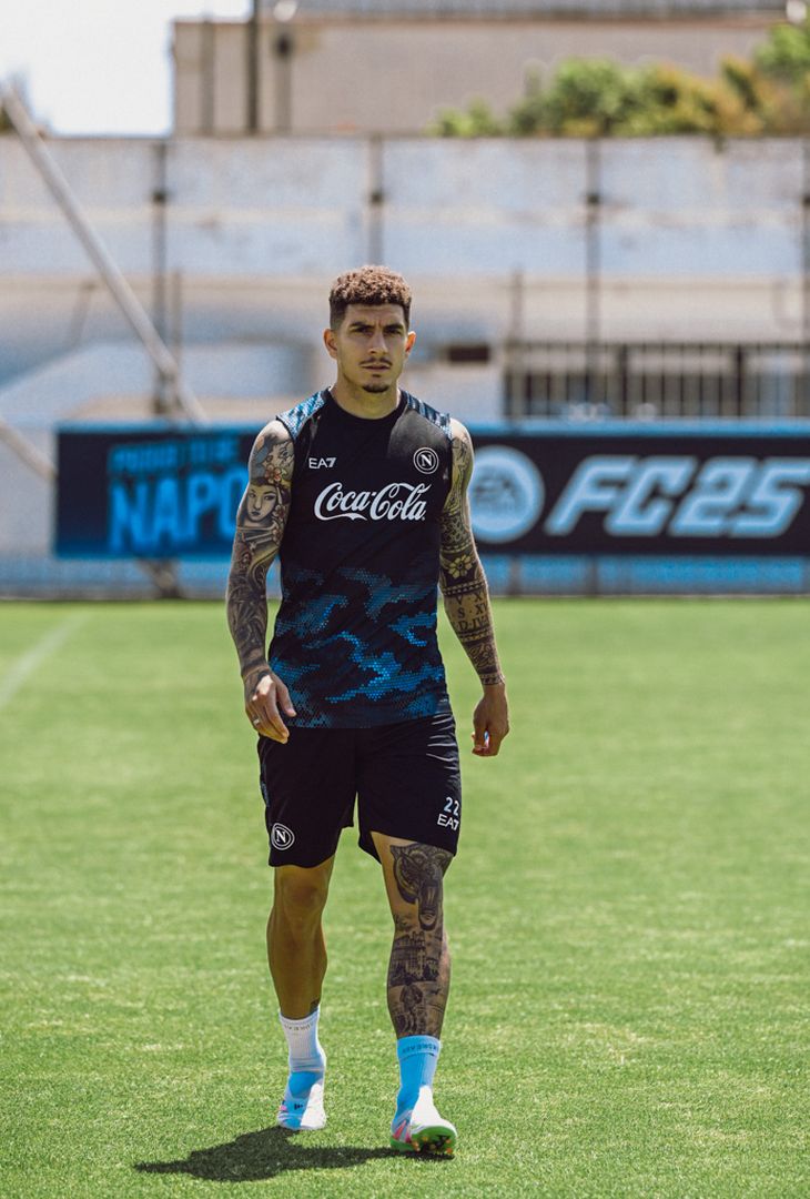 Gli azzurri si allenano per il match contro il Genoa agli ordini di Conte