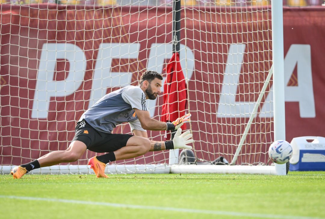 Roma, la rifinitura prima della sfida al Genoa – FOTO GALLERY - immagine 10