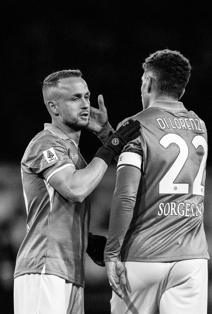 GALLERY Memories, i suggestivi scatti in bianco e nero di Napoli-Verona - immagine 19