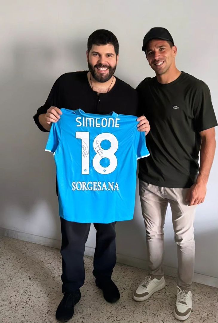 GALLERY Regalo speciale del Cholito Simeone per l’attore Salvatore Esposito - immagine 2