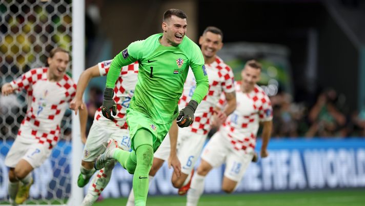 Romano: “Fiorentina, offerta bassa. Due club si inseriscono su Livakovic” - immagine 1