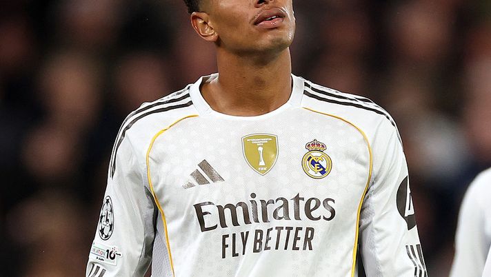 LIVERPOOL, ENGLAND - NOVEMBER 04: Jude Bellingham of Real Madrid reacts during the UEFA Champions League 2025/26 League Phase MD4 match between Liverpool FC and Real Madrid C.F. at Anfield on November 04, 2025 in Liverpool, England. (Photo by Carl Recine/Getty Images) Il Real Madrid manda un messaggio ad un club di seconda categoria pugliese - immagine 1