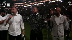 VIDEO / Depay, presentazione folle: stadio pieno, fuochi d’artificio e che abito!
