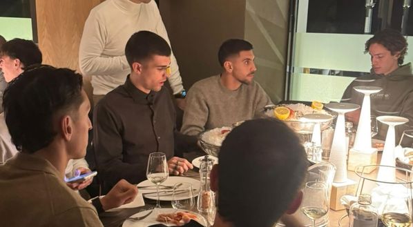 Roma, cena di squadra: gli scatti in un noto ristorante in zona Prati- immagine 2