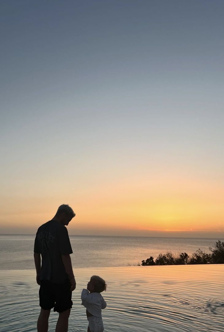 GALLERY Le vacanze della famiglia Mertens: e Ciro indossa i pantaloncini di Dries! - immagine 8