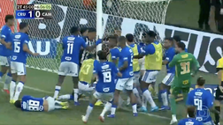 Follia in Brasile: finale del Campionato Mineiro finisce in rissa, 23 espulsi – VIDEO