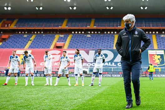 Gian Piero Gasperini, allenatore dell’Atalanta, entra in campo prima della partita di Serie A tra Genoa CFC e Atalanta Bergamasca Calcio allo Stadio Luigi Ferraris il 15 maggio 2021 a Genova, Italia. (Foto di Getty Images) Gasperini in una big, questa volta riuscirà l’esperimento?- immagine 2
