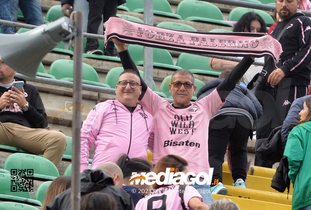 FOTOTIFO Palermo-Cittadella 0-1, gli scatti ai tifosi al “Renzo Barbera” (GALLERY) - immagine 45