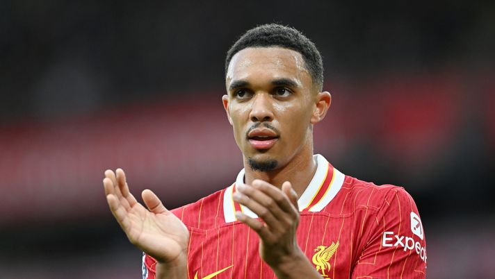 LIVERPOOL, INGHILTERRA - 25 AGOSTO: Trent Alexander-Arnold del Liverpool guarda durante la partita di Premier League tra Liverpool FC e Brentford FC ad Anfield il 25 agosto 2024 a Liverpool, Inghilterra. (Foto di Michael Regan/Getty Images) Ufficiale: Alexander-Arnold è un nuovo giocatore del Real Madrid - immagine 1