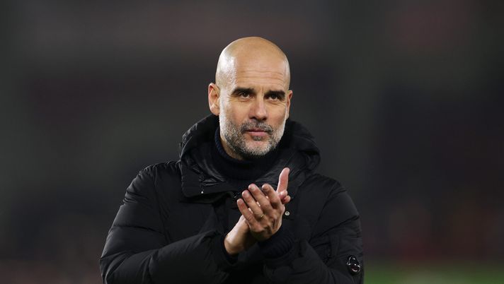 BRENTFORD, ENGLAND - JANUARY 14: Pep Guardiola, Manager of Manchester City, applauds the fans at full-time following the team's draw following the Premier League match between Brentford FC and Manchester City FC at Gtech Community Stadium on January 14, 2025 in Brentford, England. (Photo by Alex Pantling/Getty Images) City, Guardiola