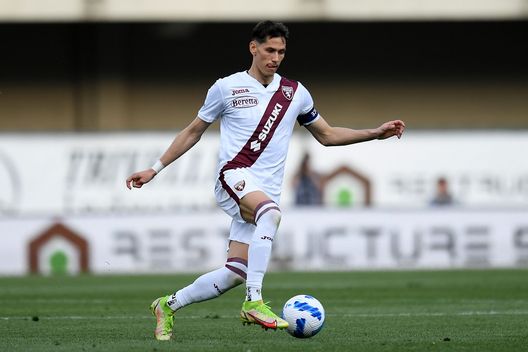 VERONA, ITALY - MAY 14: Sasa Lukic of Torino FC in actionduring the Serie A match between Hellas and Torino FC at Stadio Marcantonio Bentegodi on May 14, 2022 in Verona, Italy. (Photo by Alessandro Sabattini/Getty Images)