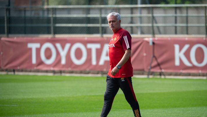Mourinho si allena con solo 6 giocatori e poi vola a Londra - immagine 1