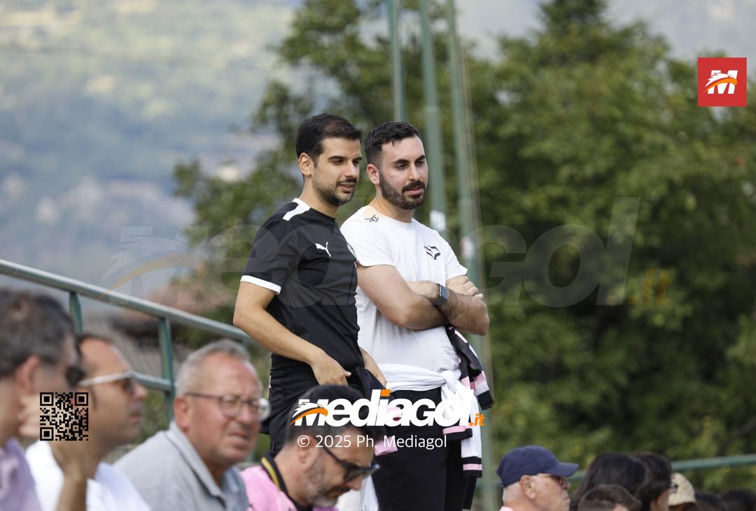 FOTO, Ritiro Palermo: i primi tifosi a Chatillon, c’è anche un cane rosanero - immagine 8