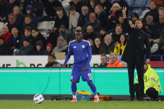 Leicester, Monga esordisce a 15 anni con una maglia “speciale”- immagine 2