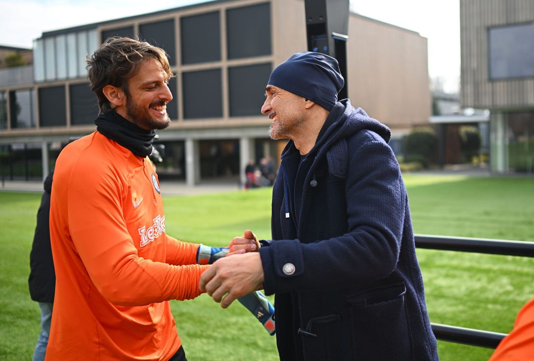 Oltre al festeggiato Barella, Spalletti ha incrociato infatti anche Francesco Acerbi, Alessandro Bastoni e Federico Dimarco, più Matteo Darmian che è tornato nel giro della Nazionale