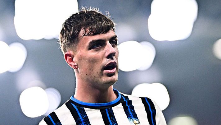 GENOA, ITALY - DECEMBER 21: Daniel Maldini of Atalanta looks on during the Serie A match between Genoa CFC and Atalanta BC at Luigi Ferraris Stadium on December 21, 2025 in Genoa, Italy. (Photo by Simone Arveda/Getty Images) BREAKING – Daniel Maldini sta per lasciare l’Atalanta: l’accordo è a un passo - immagine 1