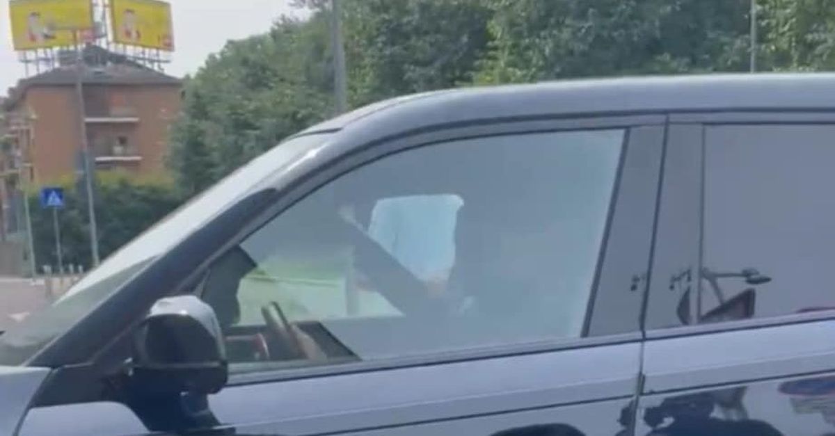 calciomercato milan jashari arrivato in sede per la firma pm video