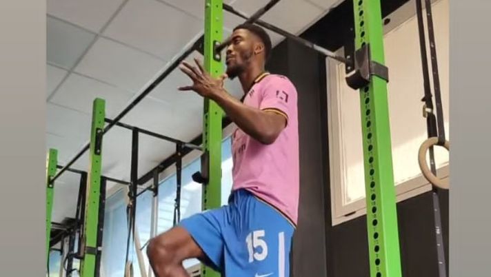 FOTO Palermo, Gondo si allena con la maglia rosanero. Il bomber ha lasciato l’Ascoli FOTO Palermo, Gondo si allena con la maglia rosanero. Il bomber ha lasciato l’Ascoli - immagine 1