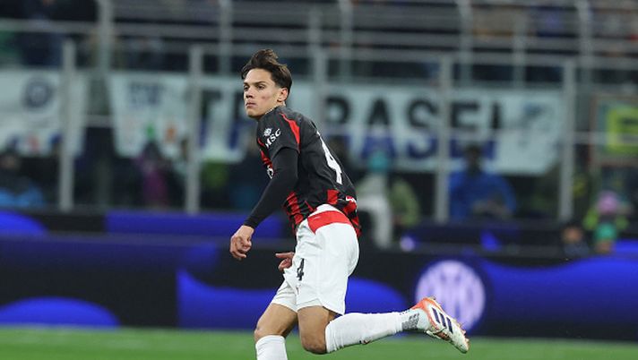 MILAN, ITALY - NOVEMBER 23: Samuele Ricci of AC Milan in action during the Serie A match between FC Internazionale and AC Milan at Giuseppe Meazza Stadium on November 23, 2025 in Milan, Italy. (Photo by Claudio Villa/AC Milan via Getty Images) samuele-ricci-concentrato-sul-milan-e-sulla-tesi-di-laurea