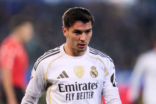 VITORIA-GASTEIZ, SPAGNA - 14 DICEMBRE: Brahim Diaz del Real Madrid assiste alla partita di LaLiga EA Sports tra Deportivo Alaves e Real Madrid CF all'Estadio de Mendizorroza il 14 dicembre 2025 a Vitoria-Gasteiz, Spagna. (Foto di Juan Manuel Serrano Arce/Getty Images)