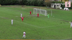 Video – Il portiere svirgola, il difensore pure: l’autogol è un capolavoro