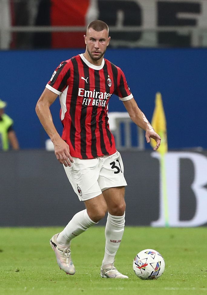 Pavlovic, da gigante cattivo a gigante buono: cosa succede al difensore serbo?- immagine 4