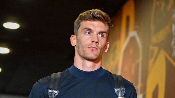 ROME, ITALY - MAY 19: AS Roma player Diego Llorente arrives at the stadium prior the Serie A TIM match between AS Roma and at Stadio Olimpico on May 19, 2024 in Rome, Italy. (Photo by Fabio Rossi/AS Roma via Getty Images) Llorente: “Su di me c’era anche la Roma, ma ecco perché ho scelto di venire al Betis” - immagine 1