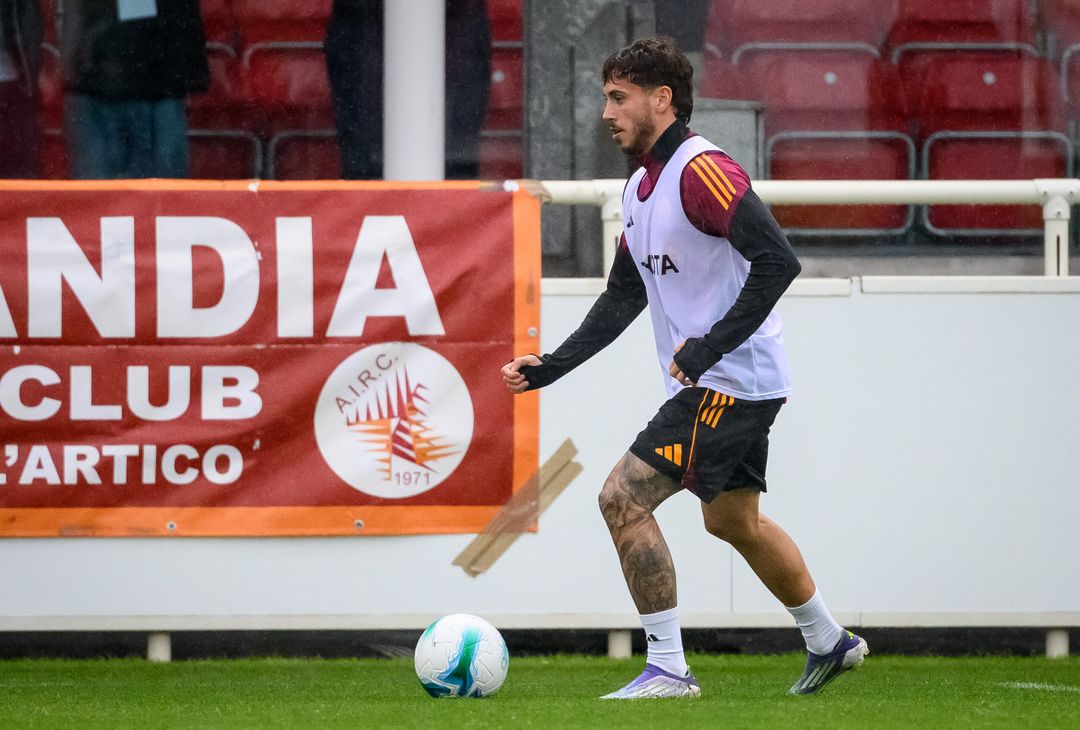 Roma, la seduta pomeridiana aperta ai tifosi al St. George’s Park – FOTO GALLERY - immagine 15