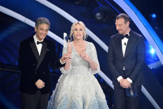 Antonella Clerici: “Sgarbo ad Amadeus? Non la vedo così. Sull’addio alla Rai penso che lui…” Antonella Clerici: “Sgarbo ad Amadeus? Non la vedo così. Sull’addio alla Rai penso che lui…” - immagine 1