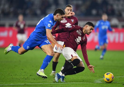 TURIN, ITALY - DECEMBER 16: Antonio Sanabria of Torino FC is challenged by Liberato Cacace of Empoli FC during the Serie A TIM match between Torino FC and Empoli FC at Stadio Olimpico di Torino on December 16, 2023 in Turin, Italy. (Photo by Valerio Pennicino/Getty Images)