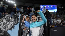 Lazio| “Di padre in figlio”, Zaccagni sotto la Curva col figlio Thiago – FOTO