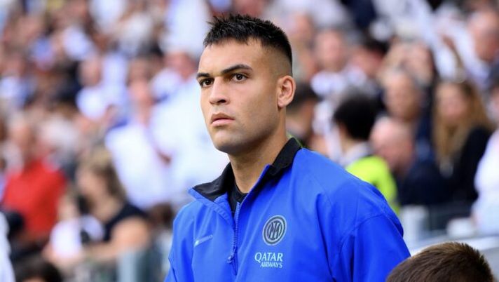 TURIN, ITALY - SEPTEMBER 13: Lautaro Martinez of FC Internazionale looks on during the Serie A match between Juventus FC and FC Internazionale at Juventus Stadium on September 13, 2025 in Turin, Italy. (Photo by Mattia Pistoia - Inter/Inter via Getty Images) Inter, dubbio Lautaro: oggi il test decisivo. La scelta di Chivu per il portiere - immagine 1