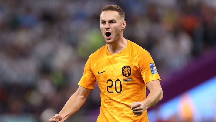 LUSAIL CITY, QATAR - DECEMBER 09: Teun Koopmeiners of Netherlands celebrates scoring the team's third penalty in the penalty shoot out during the FIFA World Cup Qatar 2022 quarter final match between Netherlands and Argentina at Lusail Stadium on December 09, 2022 in Lusail City, Qatar. (Photo by Julian Finney/Getty Images) Juventus, comincia l’avventura di Koopmeiners: l’olandese è arrivato al J-Medical - immagine 1