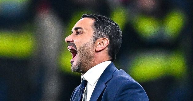 GENOA, ITALY - OCTOBER 31: Raffaele Palladino, head coach of Fiorentina, reacts during the Serie A match between Genoa and Fiorentina at Stadio Luigi Ferraris on October 31, 2024 in Genoa, Italy. (Photo by Simone Arveda/Getty Images) Il turnover non convince. Fiorentina, adesso smetti di scherzare con il fuoco- immagine 2