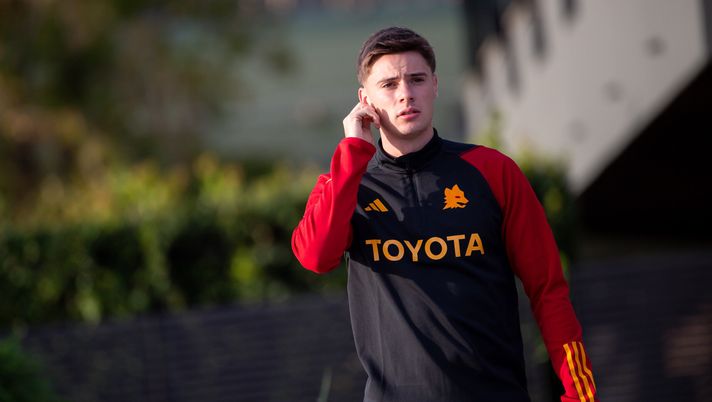 Roma atterrata a Praga: presenti Zalewski e Dybala, non c’è Spinazzola - immagine 1