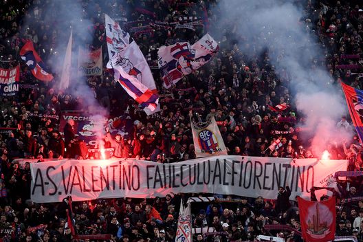 BOLOGNA, ITALY - FEBRUARY 14: Bologna FC fans show their support the stands during the Serie A TIM match between Bologna FC and ACF Fiorentina - Serie A TIM at Stadio Renato Dall'Ara on February 14, 2024 in Bologna, Italy. (Photo by Alessandro Sabattini/Getty Images) FOTO – Lo sfottò dei tifosi del Bologna nei confronti della Curva Fiesole - immagine 1