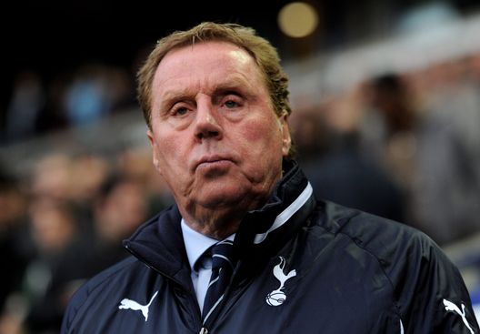 L'allenatore del Tottenham Hotspur Harry Redknapp osserva la partita della Barclays Premier League tra Bolton Wanderers e Tottenham Hotspur al Reebok Stadium il 2 maggio 2012 a Bolton, Inghilterra. (Foto di Michael Regan/Getty Images) Entrano mascherati a casa di Harry Redknapp: shock per l’ex manager del Tottenham- immagine 2